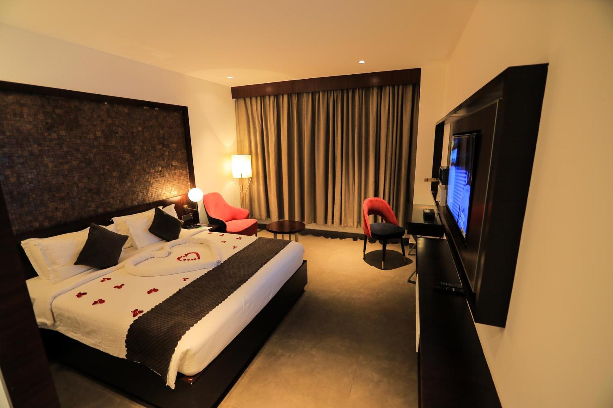 Saugandhika West Gate Hotel Wayanad Ngoại thất bức ảnh